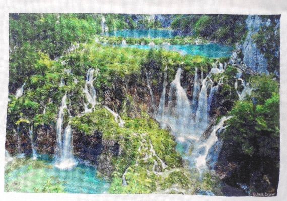 Вышитая картина "Плитвицкие водопады"