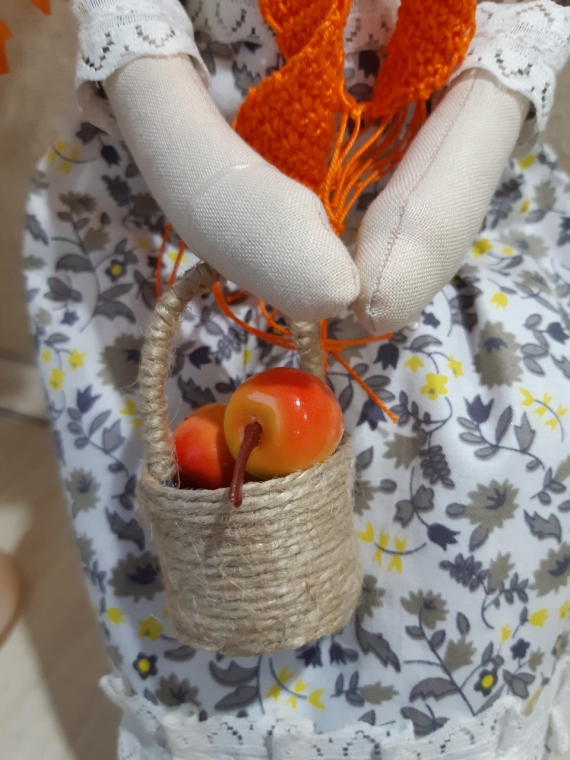 Текстильная кукла тильда  в осеннем наряде