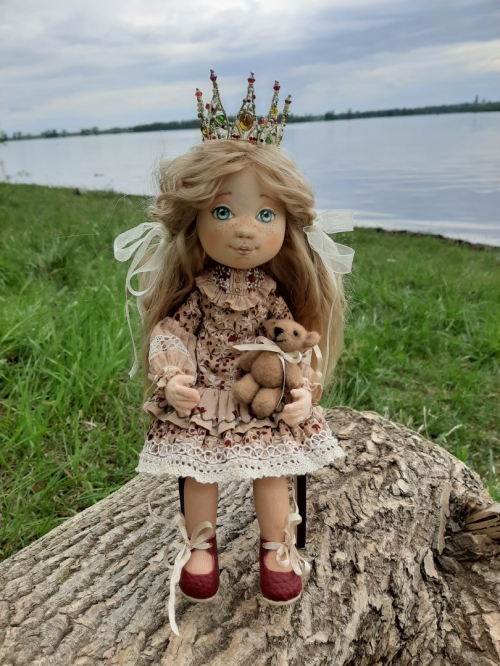 Текстильная кукла Коронованная Особа