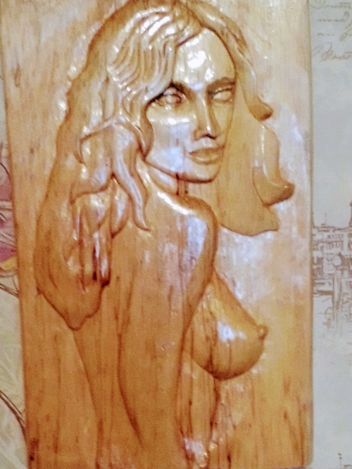 Картина из дерева резная "Дева"