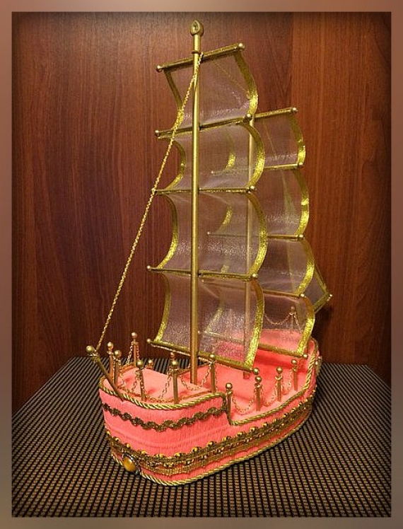 Корабль с конфетами
