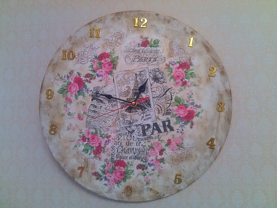 Настенные часы тема :"Франция" на деревянной основе