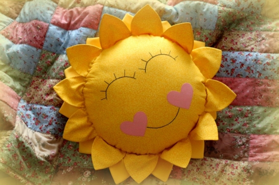 подушка солнце