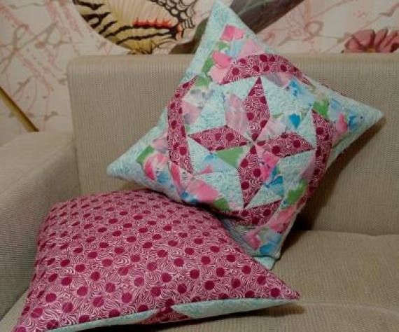 Комплект декоративных диванных подушек "Вертушка"