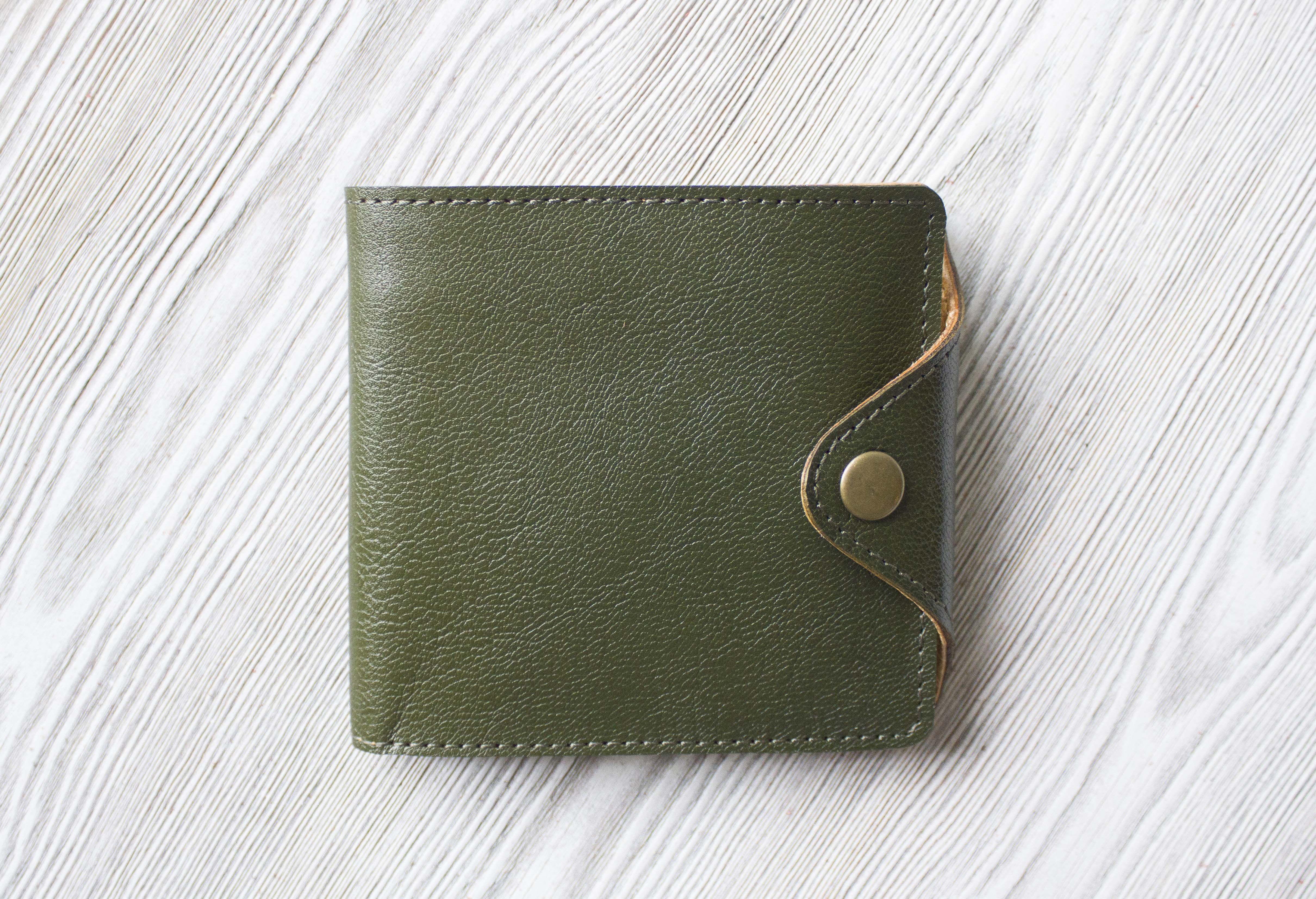 Кошелек мужской зеленый. Портмоне sf26-8002. Зеленый кожаный мужской кошелек. Мужское портмоне из зеленой кожи. Бумажник из зелёной кожи.