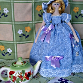 Кукла- грелка на чайник