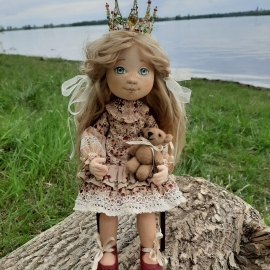 Текстильная кукла Коронованная Особа