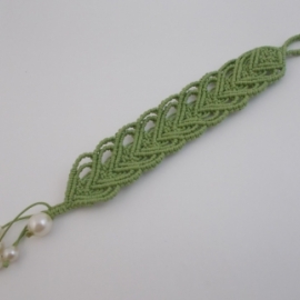 Браслет "Для любимой", зеленый, плетеный в технике макраме