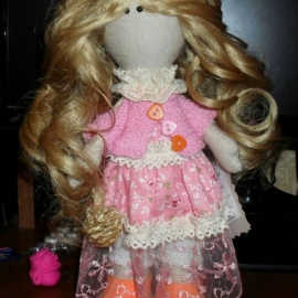 Текстильная кукла в стиле большеножка