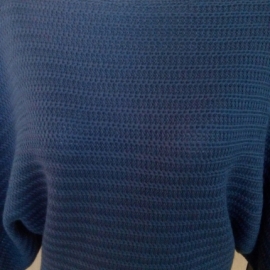 Пуловер с широкими рукавами
