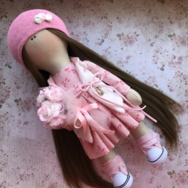 Интерьерная кукла в розовом