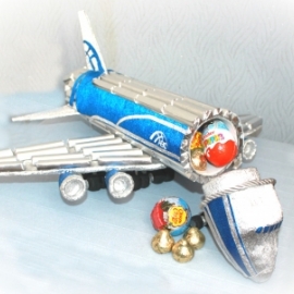 Самолет из конфет