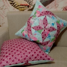 Комплект декоративных диванных подушек "Вертушка"