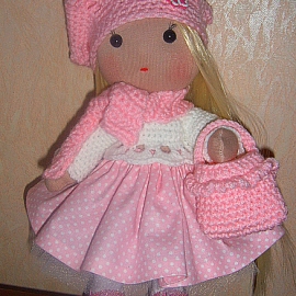 Кукла ручной работы в розовом