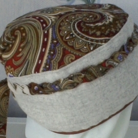 Женская шляпка в стиле "а-ля сорока"