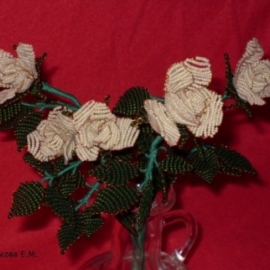 Роза из бисера (маленькая)