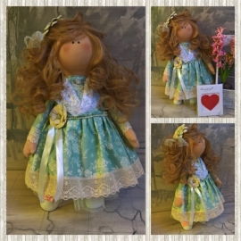 Кукла в мятном платье